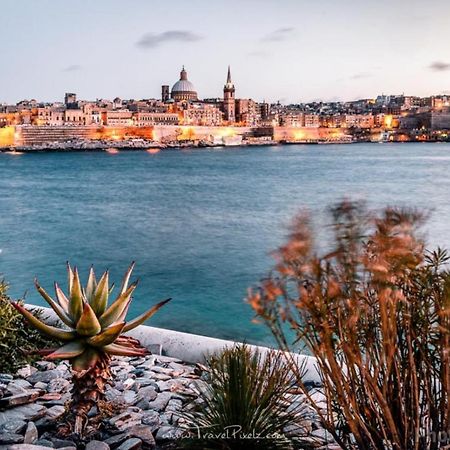 Exceptional 3-Bedroom Apartment, Sliema - Tigne Point! Εξωτερικό φωτογραφία