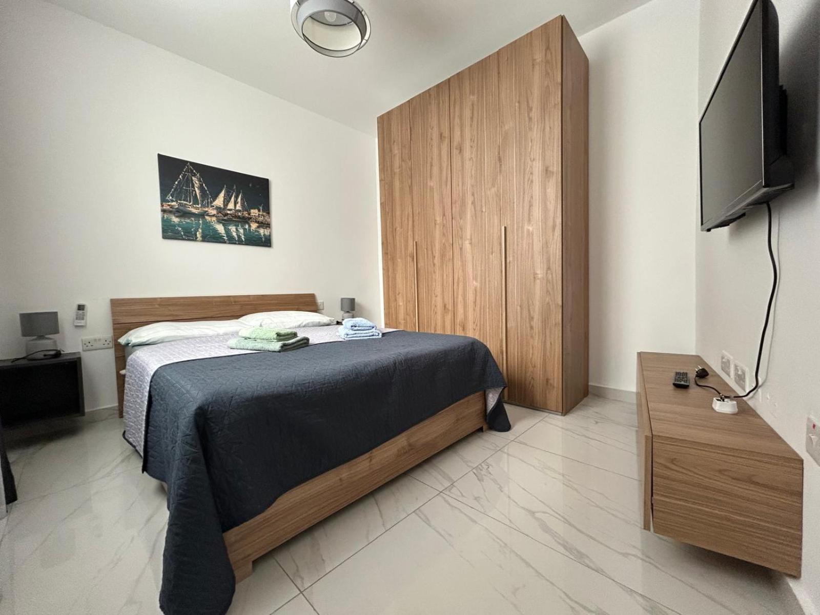 Exceptional 3-Bedroom Apartment, Sliema - Tigne Point! Εξωτερικό φωτογραφία
