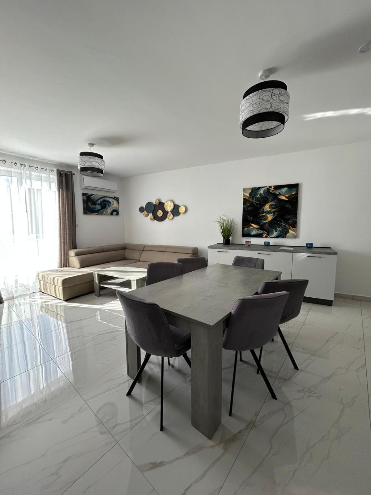 Exceptional 3-Bedroom Apartment, Sliema - Tigne Point! Εξωτερικό φωτογραφία