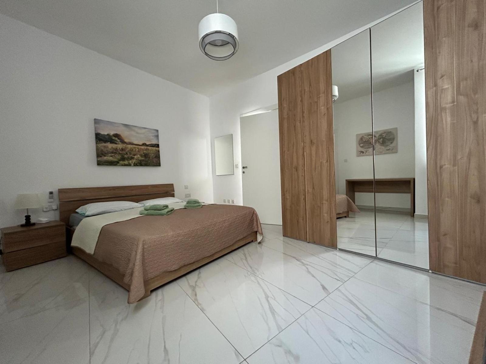 Exceptional 3-Bedroom Apartment, Sliema - Tigne Point! Εξωτερικό φωτογραφία